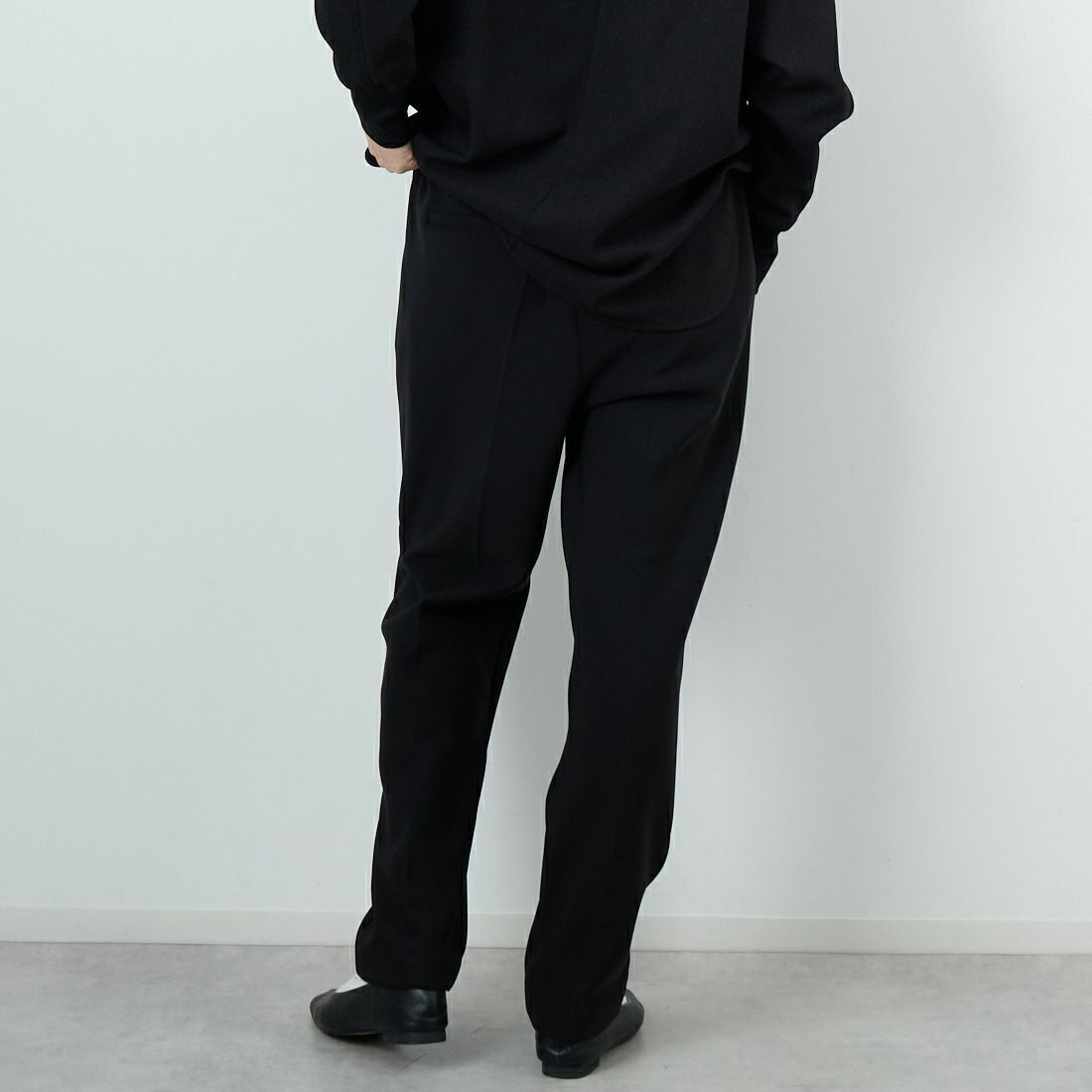 DIGNITE COLLIER [ディニテコリエ] 裏フリーステーパードパンツ [80256340] 004 ﾌﾞﾗｯｸ &&モデル身長：162cm 着用サイズ：F&&