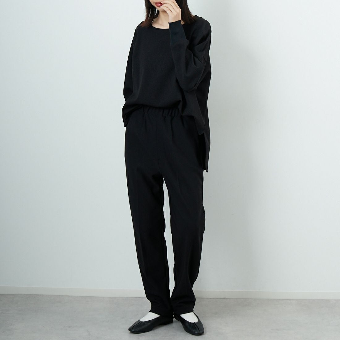 DIGNITE COLLIER [ディニテコリエ] 裏フリーステーパードパンツ [80256340] 004 ﾌﾞﾗｯｸ &&モデル身長：162cm 着用サイズ：F&&