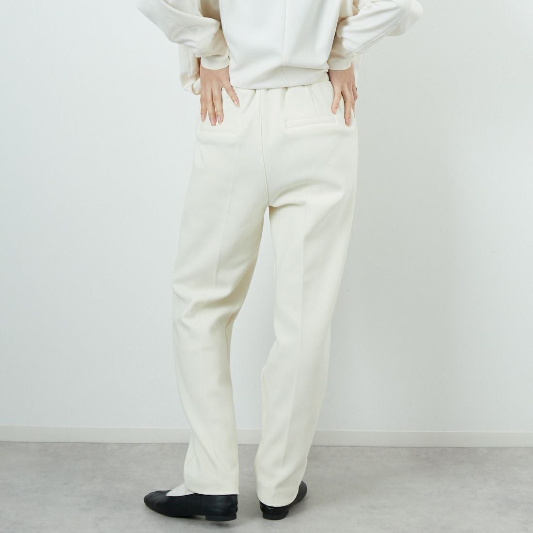 DIGNITE COLLIER [ディニテコリエ] 裏フリーステーパードパンツ [80256340] 032 ｱｲﾎﾞﾘｰ &&モデル身長：162cm 着用サイズ：F&&