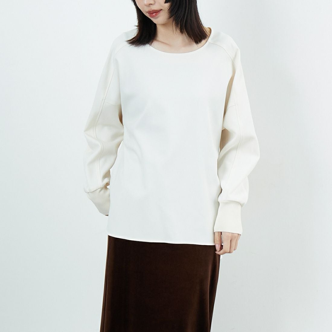 DIGNITE COLLIER [ディニテコリエ] ツイル袖リブプルオーバー [80256331] 031 ｵﾌﾎﾜｲﾄ &&モデル身長：162cm 着用サイズ：F&&