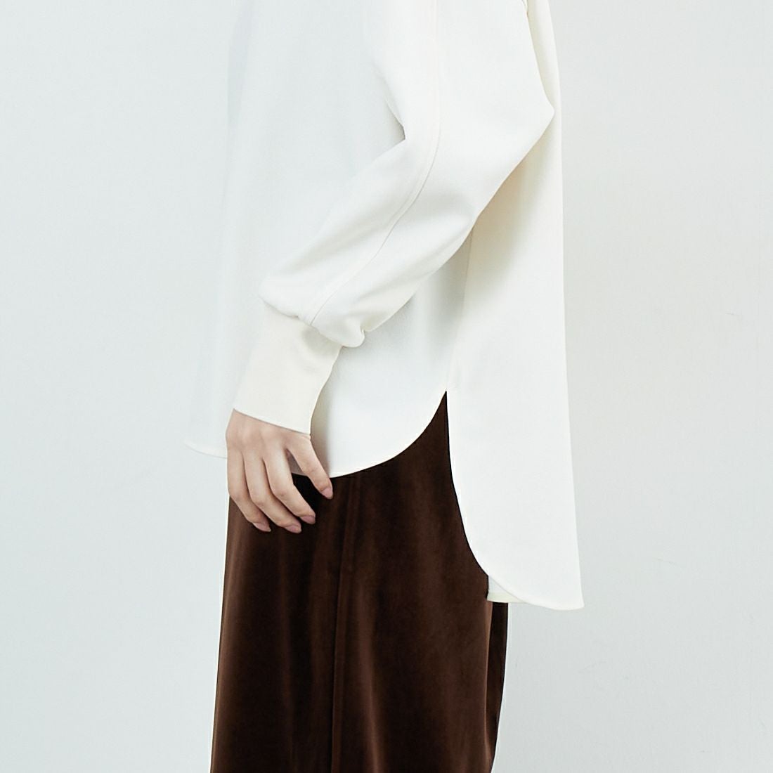 DIGNITE COLLIER [ディニテコリエ] ツイル袖リブプルオーバー [80256331] 031 ｵﾌﾎﾜｲﾄ &&モデル身長：162cm 着用サイズ：F&&