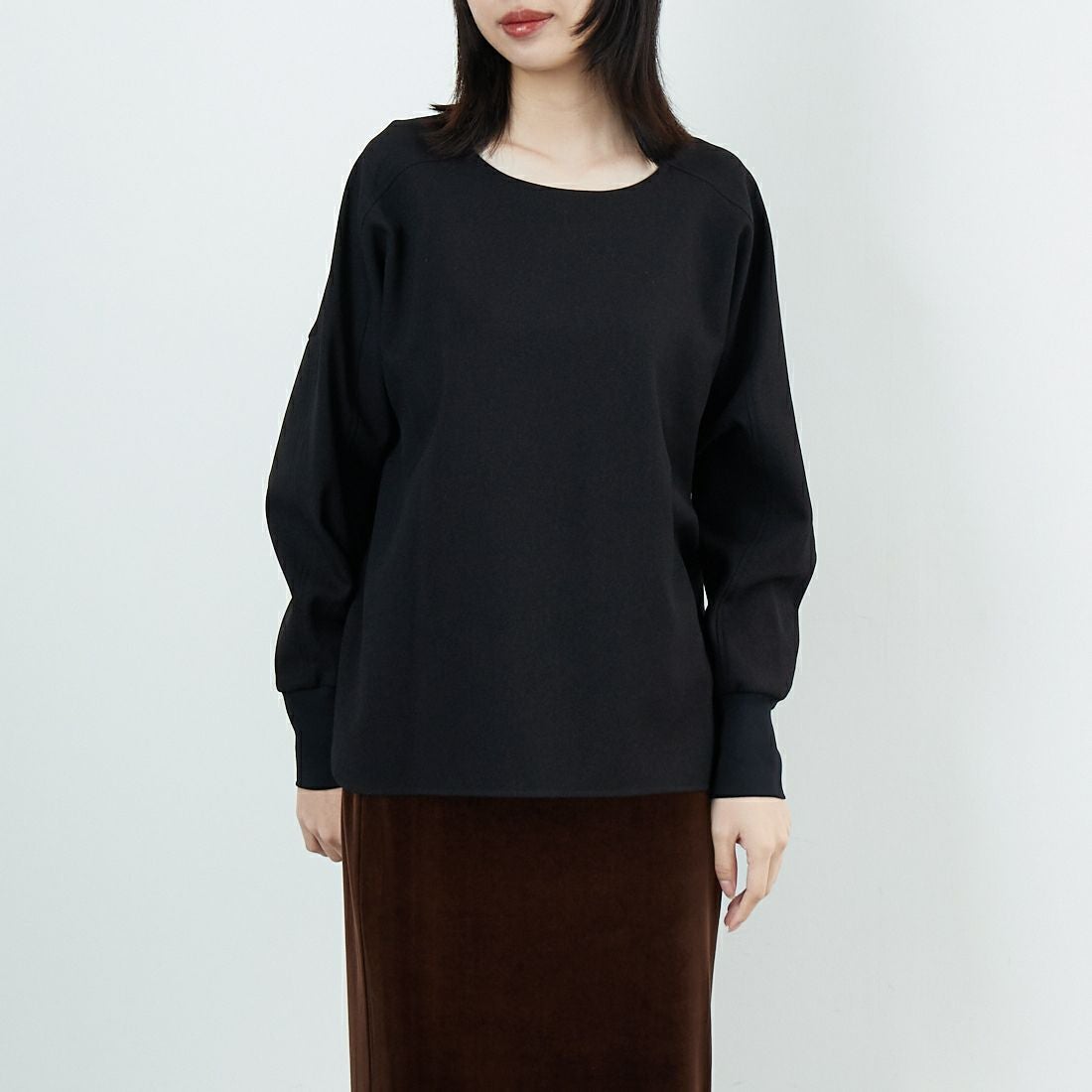 DIGNITE COLLIER [ディニテコリエ] ツイル袖リブプルオーバー [80256331] 004 ﾌﾞﾗｯｸ &&モデル身長：162cm 着用サイズ：F&&