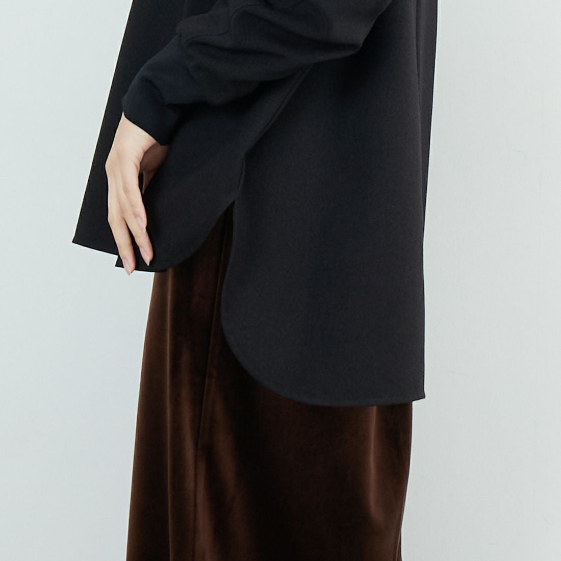 DIGNITE COLLIER [ディニテコリエ] ツイル袖リブプルオーバー [80256331] 004 ﾌﾞﾗｯｸ &&モデル身長：162cm 着用サイズ：F&&