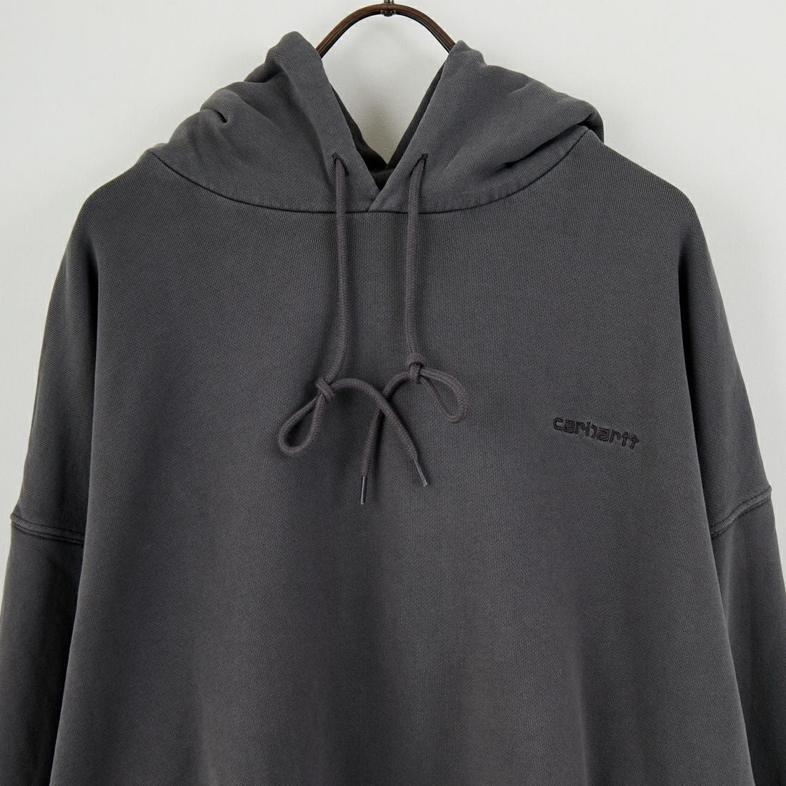 carhartt WIP [カーハートダブリューアイピー] フーデッドベントンスウェットシャツ [I034589] GRAPHITE