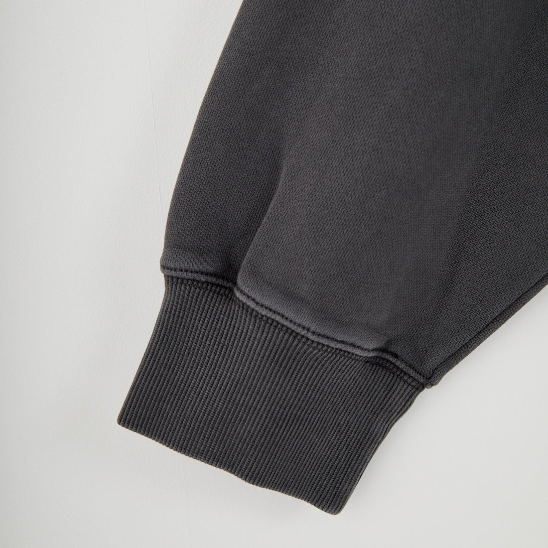 carhartt WIP [カーハートダブリューアイピー] フーデッドベントンスウェットシャツ [I034589] GRAPHITE