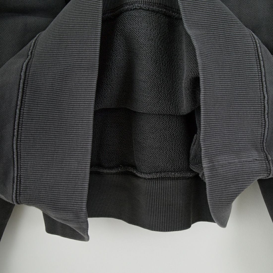 carhartt WIP [カーハートダブリューアイピー] フーデッドベントンスウェットシャツ [I034589] GRAPHITE