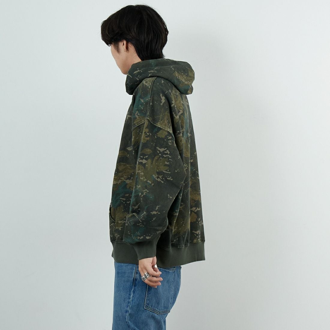 carhartt WIP [カーハートダブリューアイピー] カモ柄フーデッドベントンスウェットシャツ [I034589] CAMO COMBI &&モデル身長：179cm 着用サイズ：L&&
