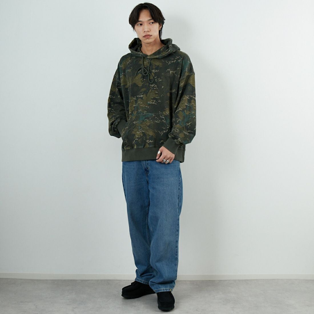 carhartt WIP [カーハートダブリューアイピー] カモ柄フーデッドベントンスウェットシャツ [I034589] CAMO COMBI &&モデル身長：179cm 着用サイズ：L&&