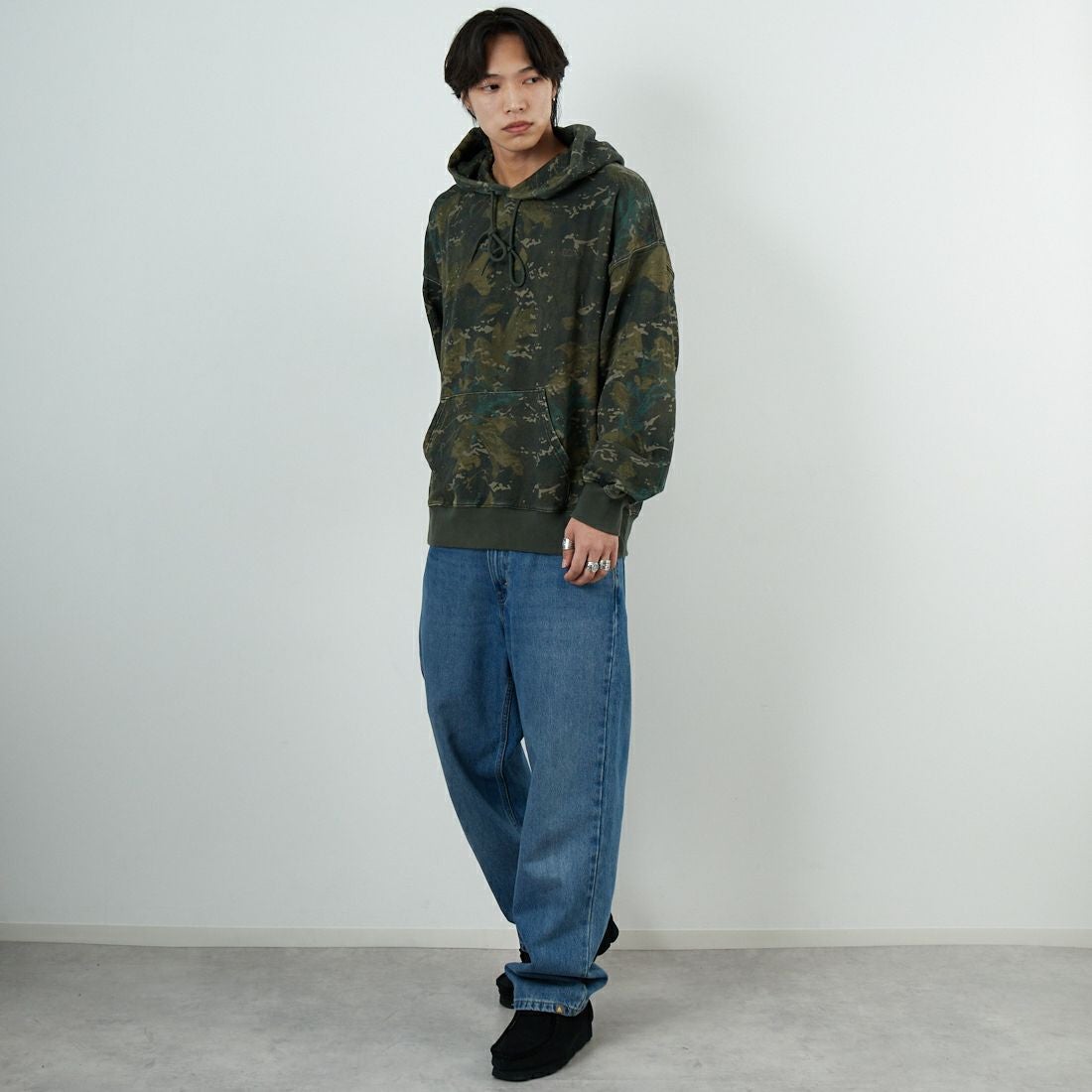 carhartt WIP [カーハートダブリューアイピー] カモ柄フーデッドベントンスウェットシャツ [I034589] CAMO COMBI &&モデル身長：179cm 着用サイズ：L&&