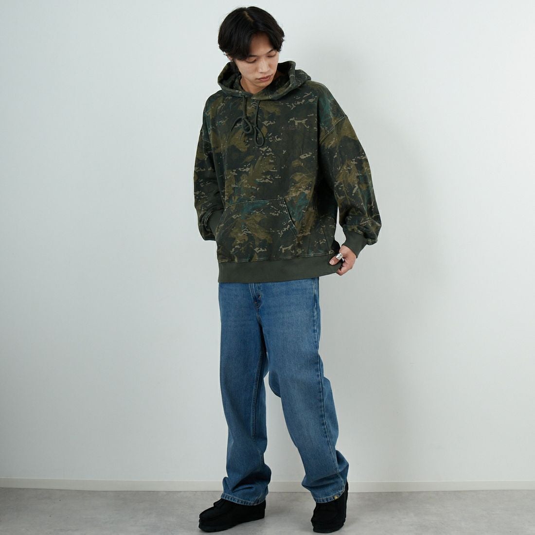 carhartt WIP [カーハートダブリューアイピー] カモ柄フーデッドベントンスウェットシャツ [I034589] CAMO COMBI &&モデル身長：179cm 着用サイズ：L&&