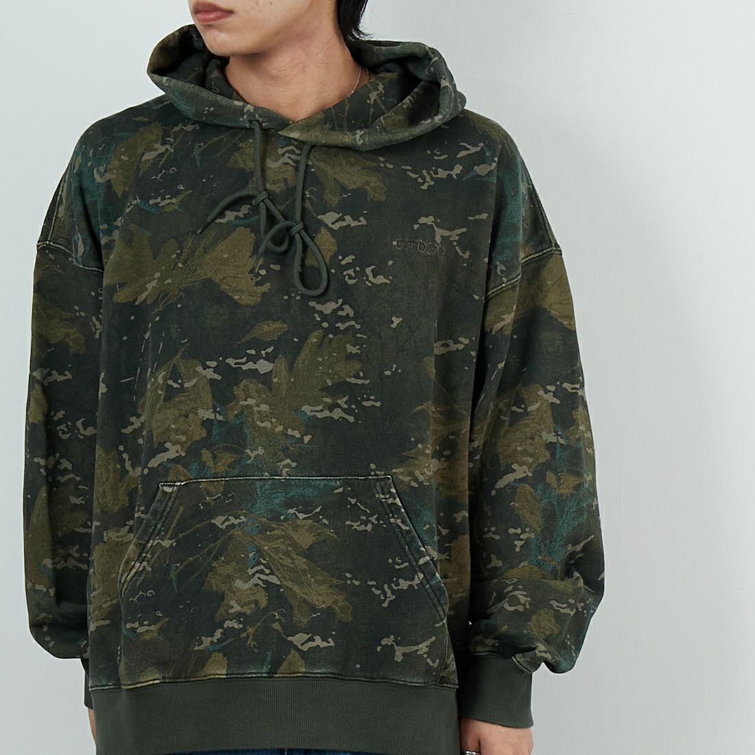 carhartt WIP [カーハートダブリューアイピー] カモ柄フーデッドベントンスウェットシャツ [I034589] CAMO COMBI &&モデル身長：179cm 着用サイズ：L&&
