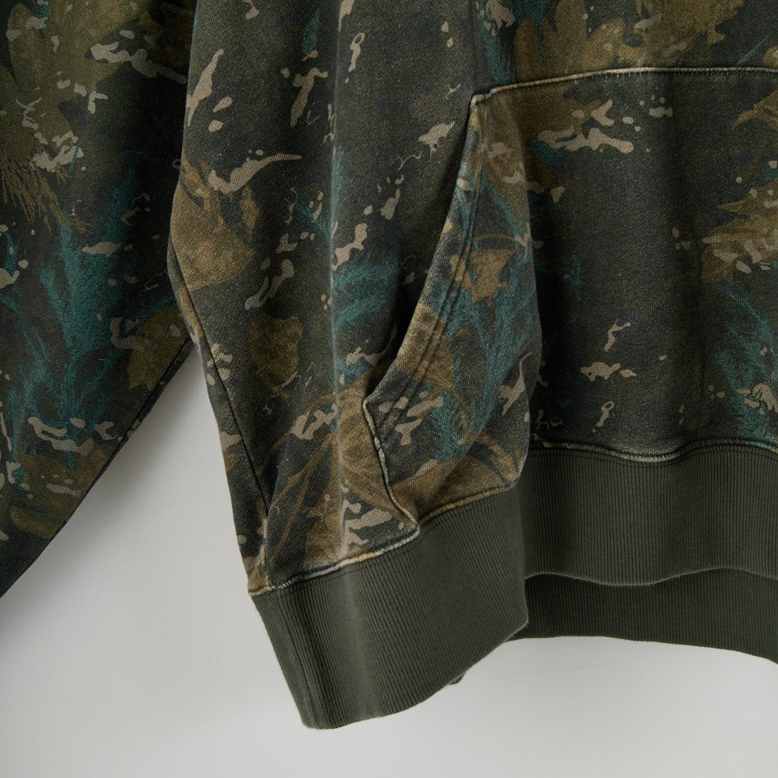 carhartt WIP [カーハートダブリューアイピー] カモ柄フーデッドベントンスウェットシャツ [I034589] CAMO COMBI