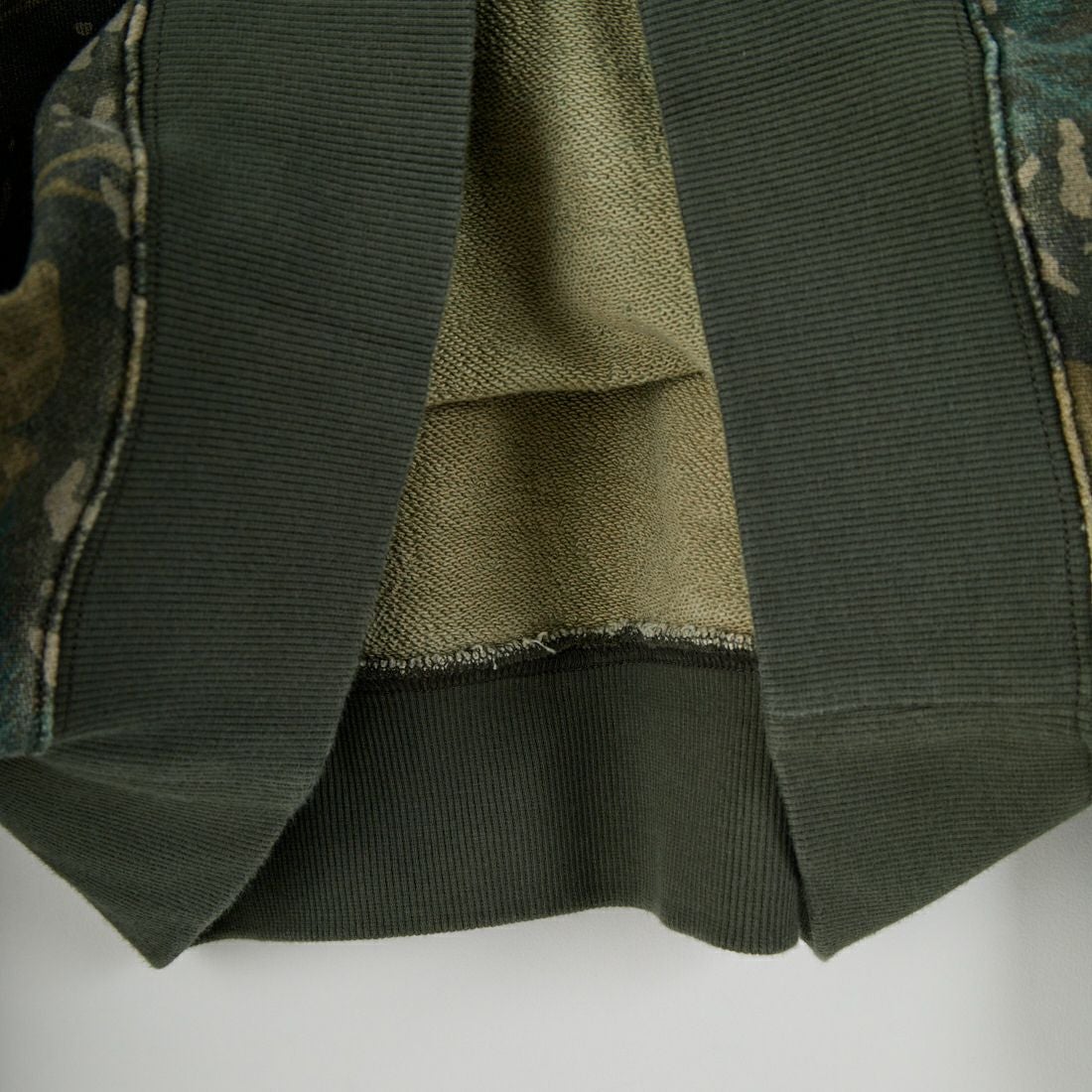 carhartt WIP [カーハートダブリューアイピー] カモ柄フーデッドベントンスウェットシャツ [I034589] CAMO COMBI