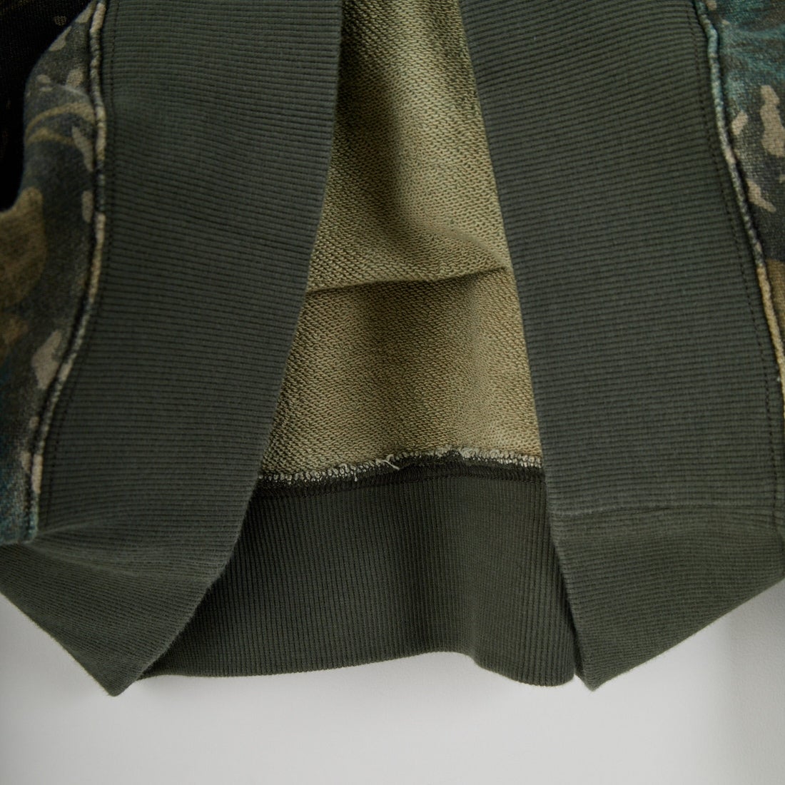 carhartt WIP [カーハートダブリューアイピー] カモ柄フーデッドベントンスウェットシャツ [I034589] CAMO COMBI