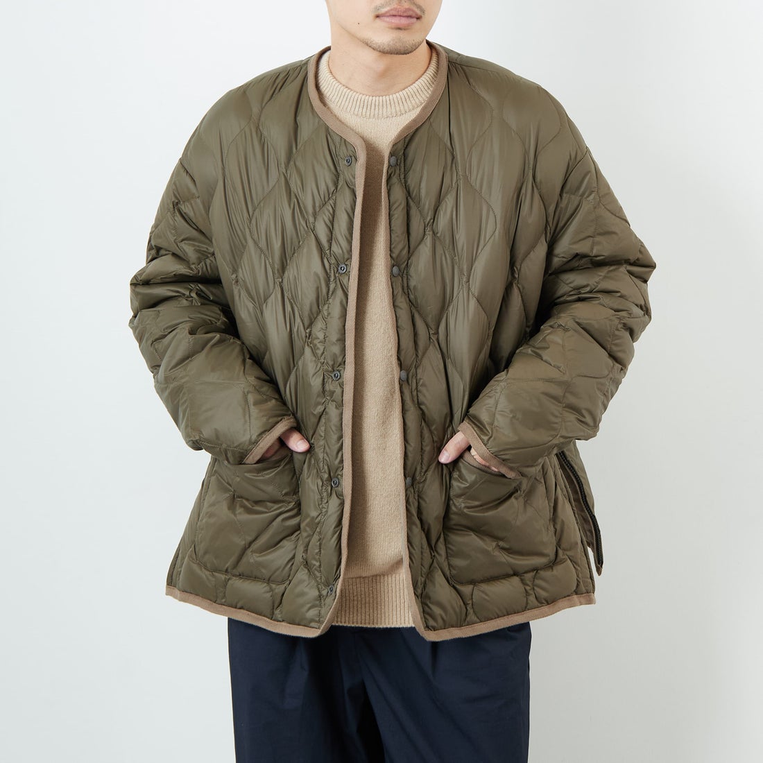 TAION [タイオン] 別注 リバーシブル ライトダウンジャケット [TAION-JF001] KHAKI &&モデル身長：168cm 着用サイズ：L&&