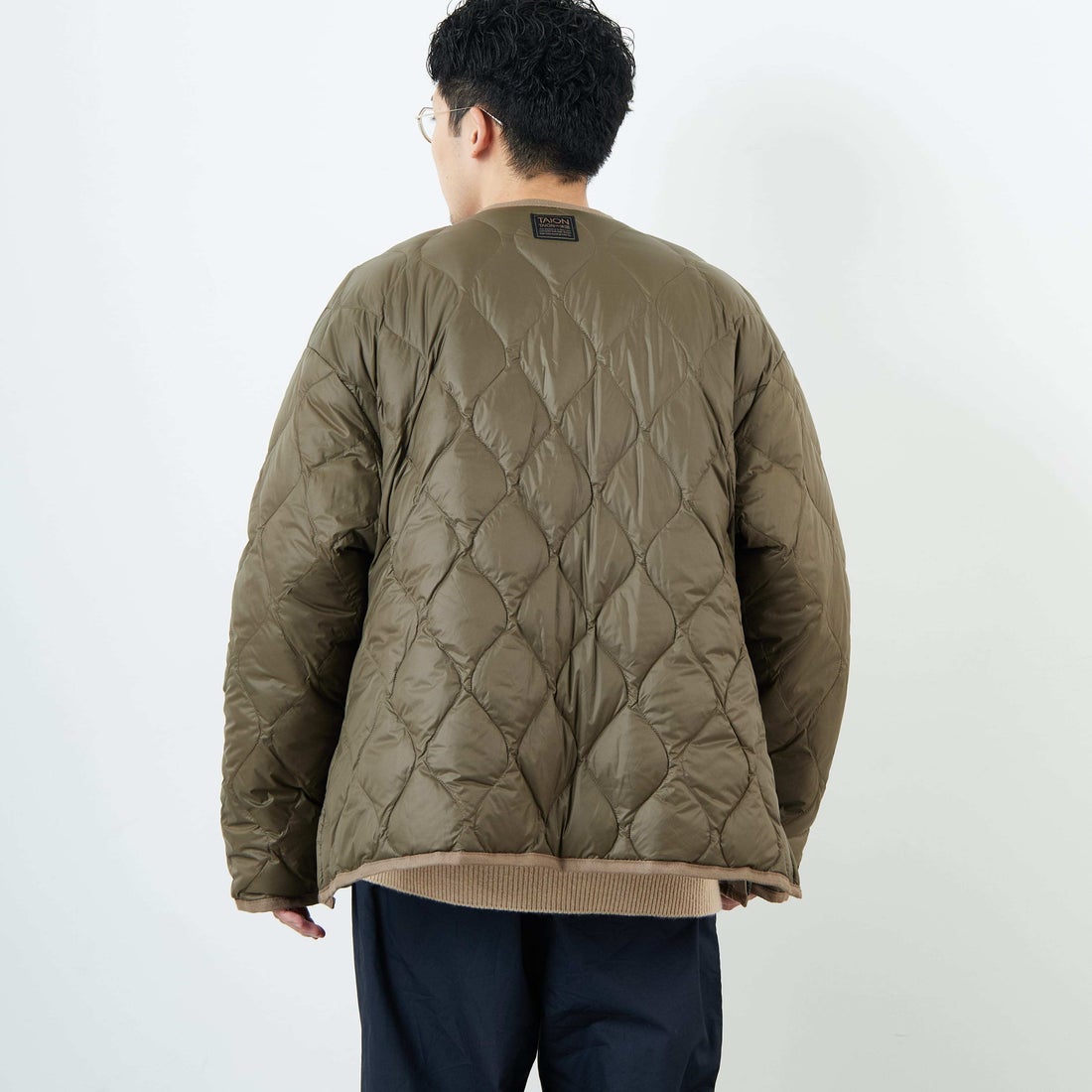 TAION [タイオン] 別注 リバーシブル ライトダウンジャケット [TAION-JF001] KHAKI &&モデル身長：168cm 着用サイズ：L&&