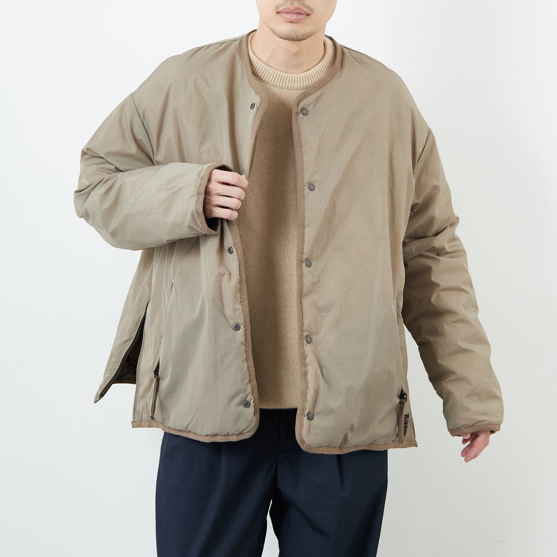 TAION [タイオン] 別注 リバーシブル ライトダウンジャケット [TAION-JF001] KHAKI &&モデル身長：168cm 着用サイズ：L&&