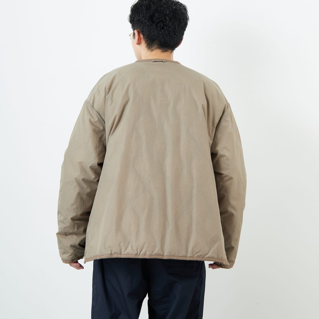 TAION [タイオン] 別注 リバーシブル ライトダウンジャケット [TAION-JF001] KHAKI &&モデル身長：168cm 着用サイズ：L&&