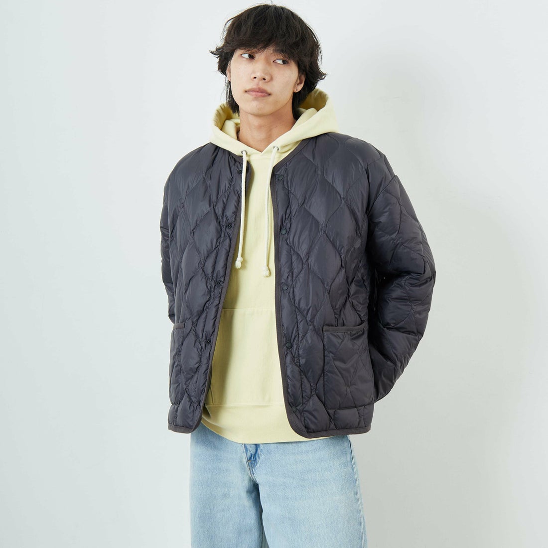 TAION [タイオン] 別注 リバーシブル ライトダウンジャケット [TAION-JF001] D.CHARCOAL &&モデル身長：179cm 着用サイズ：L&&