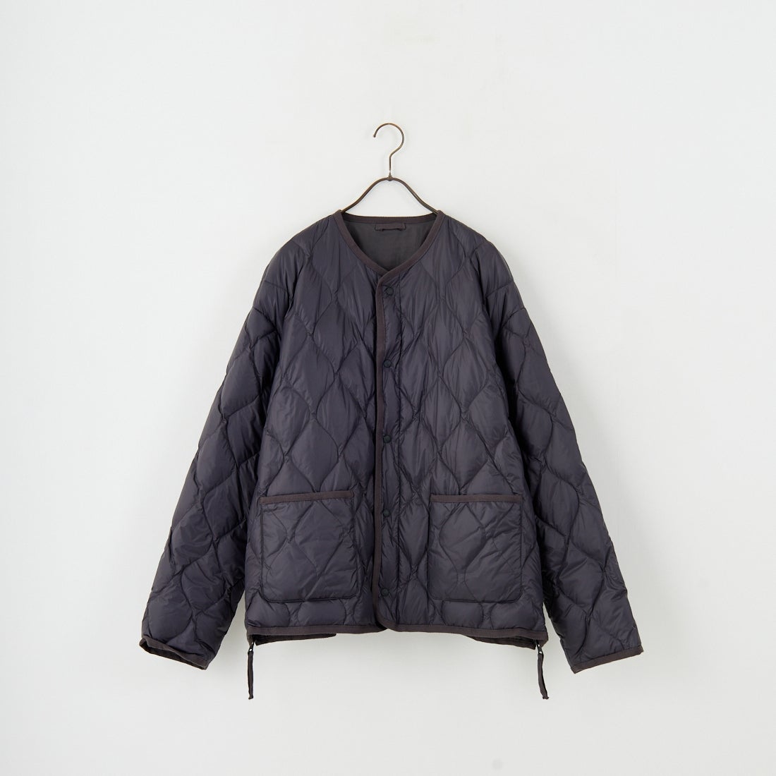 TAION [タイオン] 別注 リバーシブル ライトダウンジャケット [TAION-JF001] D.CHARCOAL