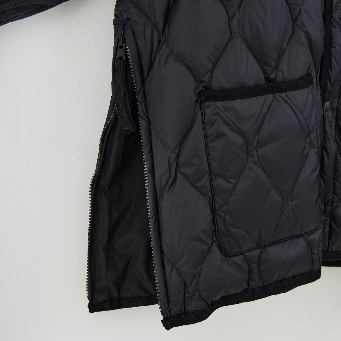 TAION [タイオン] 別注 リバーシブル ライトダウンジャケット [TAION-JF001] BLACK