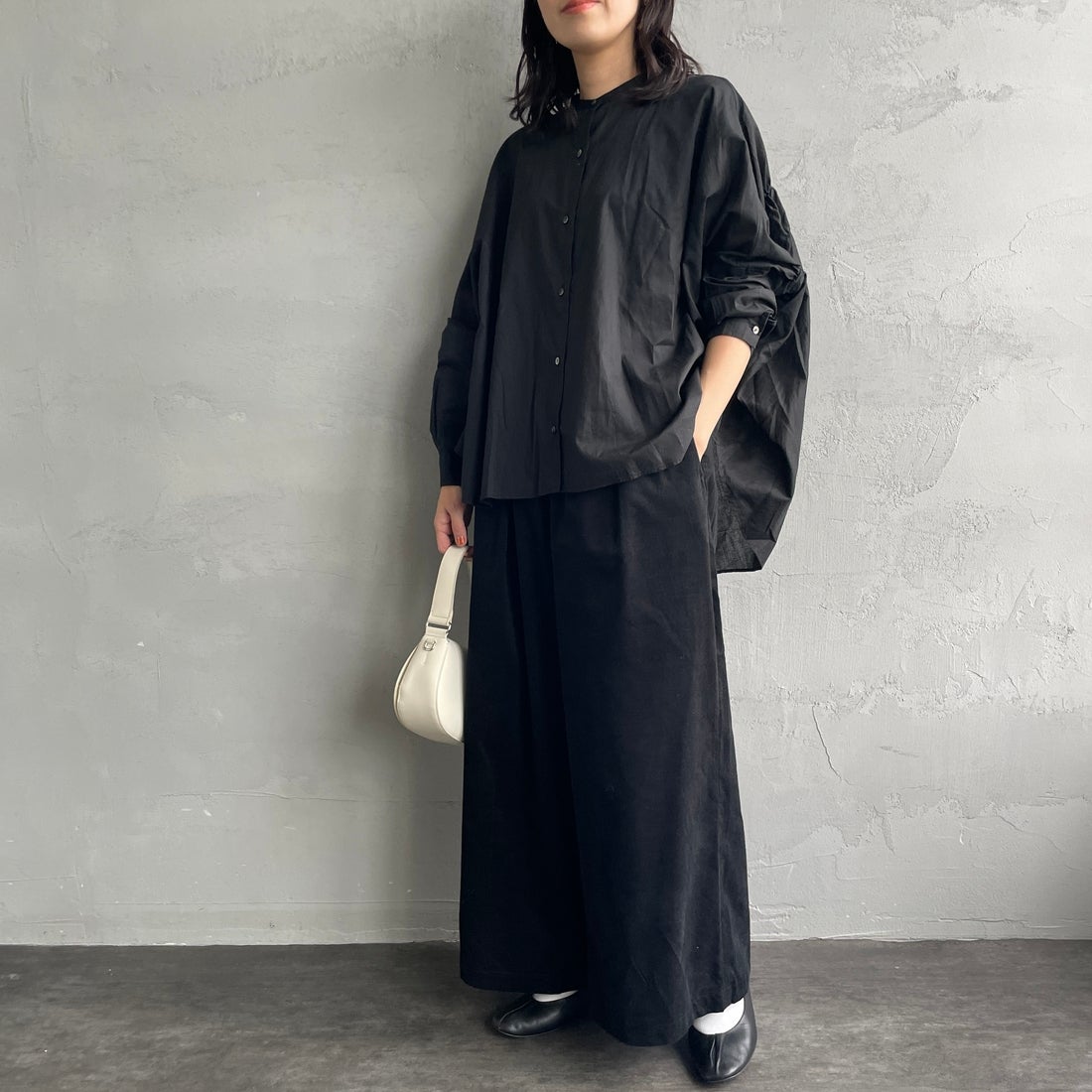 mizuiro ind [ミズイロインド] コーデュロイタックワイドパンツ [4-260067] 99 BLACK &&モデル身長：160cm 着用サイズ：F&&