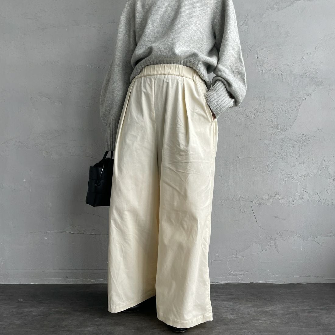 mizuiro ind [ミズイロインド] コーデュロイタックワイドパンツ [4-260067] 12C IVORY &&モデル身長：158cm 着用サイズ：F&&