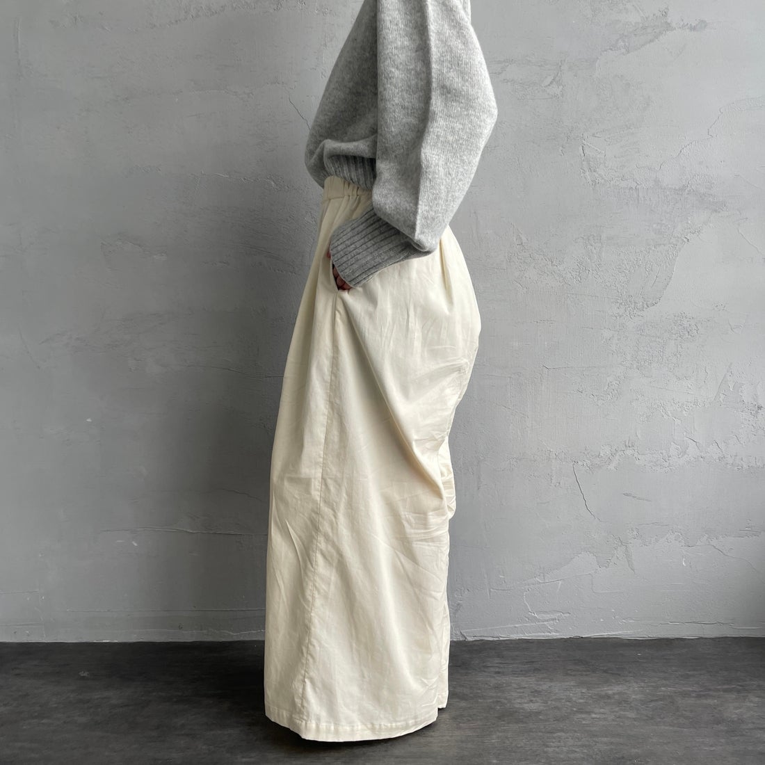 mizuiro ind [ミズイロインド] コーデュロイタックワイドパンツ [4-260067] 12C IVORY &&モデル身長：158cm 着用サイズ：F&&