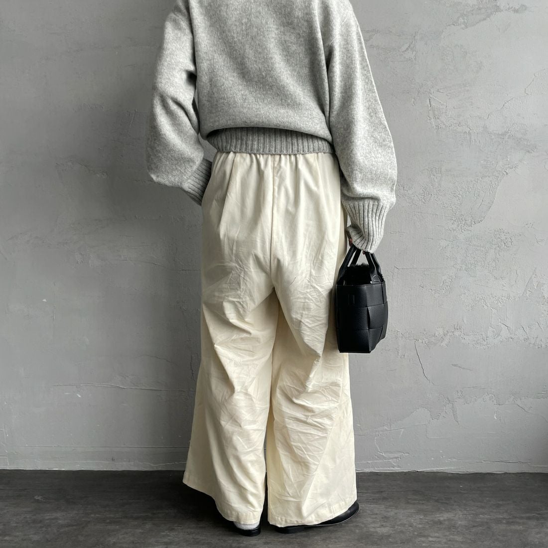 mizuiro ind [ミズイロインド] コーデュロイタックワイドパンツ [4-260067] 12C IVORY &&モデル身長：158cm 着用サイズ：F&&