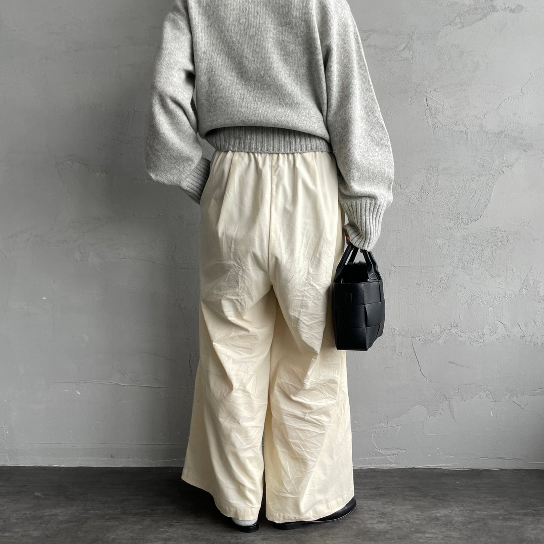 mizuiro ind [ミズイロインド] コーデュロイタックワイドパンツ [4-260067] 12C IVORY &&モデル身長：158cm 着用サイズ：F&&