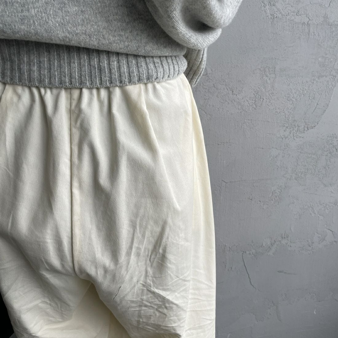 mizuiro ind [ミズイロインド] コーデュロイタックワイドパンツ [4-260067] 12C IVORY &&モデル身長：158cm 着用サイズ：F&&