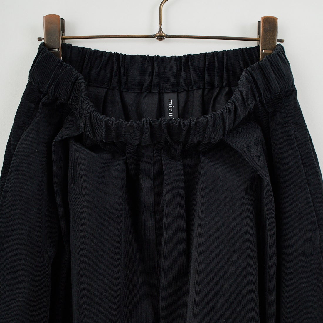 mizuiro ind [ミズイロインド] コーデュロイタックワイドパンツ [4-260067] 99 BLACK