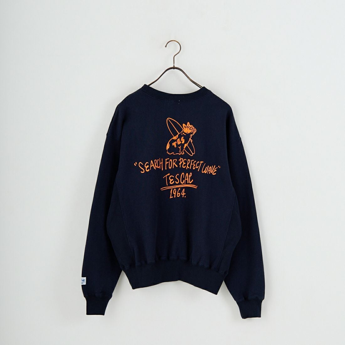 The Endless Summer [エンドレスサマー] 別注 手描き風BUHI バックプリントスウェット [FH-25774500-JF] NAVY