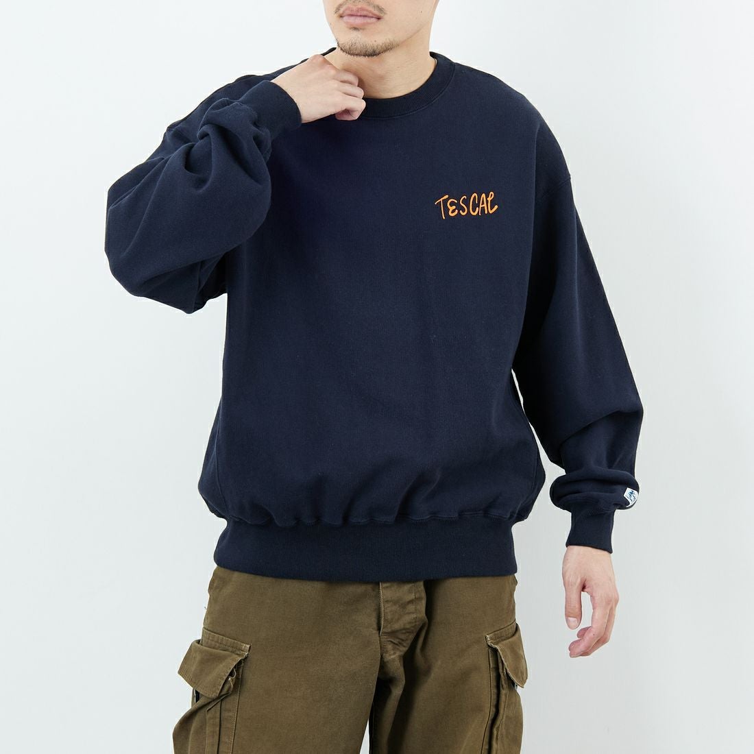 The Endless Summer [エンドレスサマー] 別注 手描き風BUHI バックプリントスウェット [FH-25774500-JF] NAVY &&モデル身長：168cm 着用サイズ：M&&