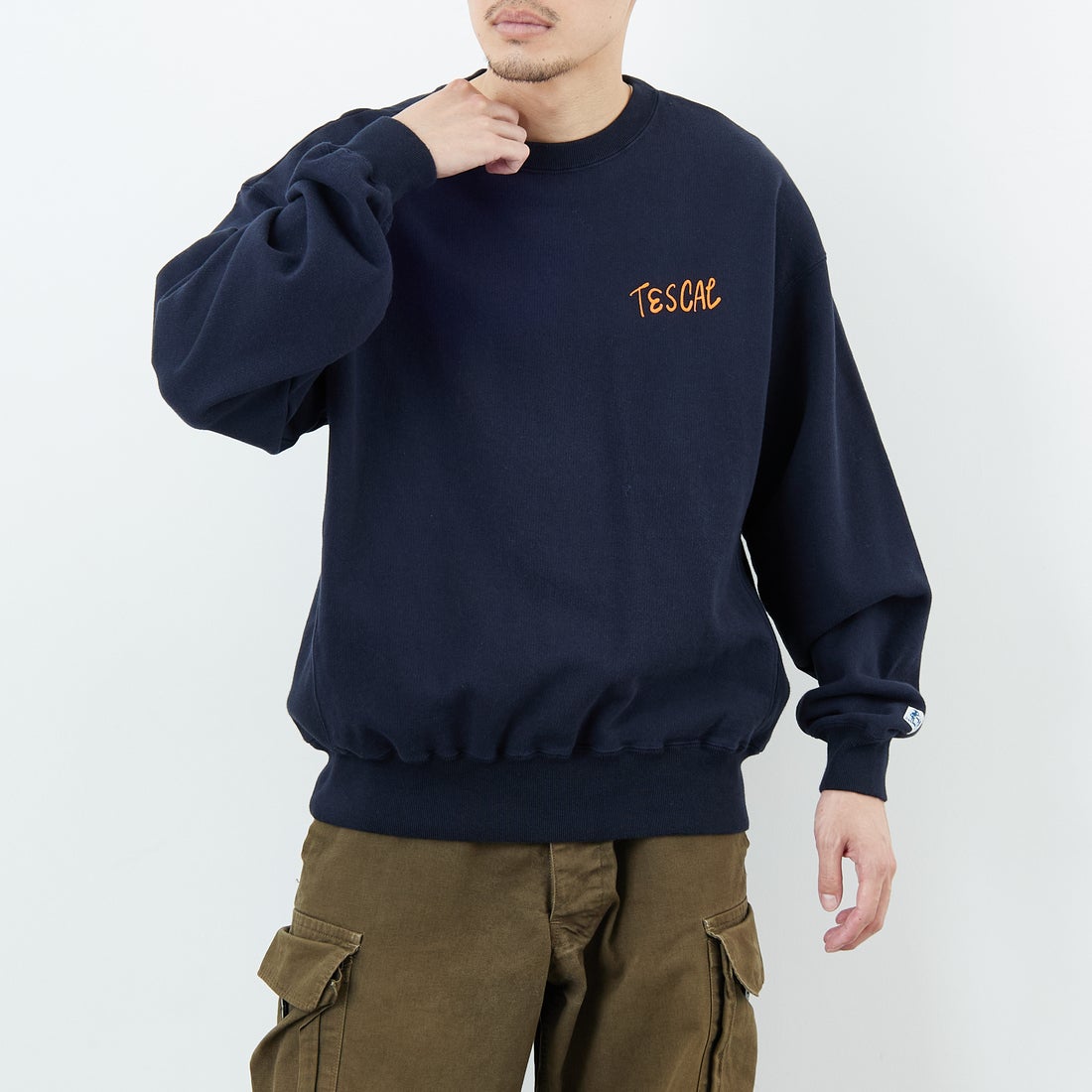 The Endless Summer [エンドレスサマー] 別注 手描き風BUHI バックプリントスウェット [FH-25774500-JF] NAVY &&モデル身長：168cm 着用サイズ：M&&