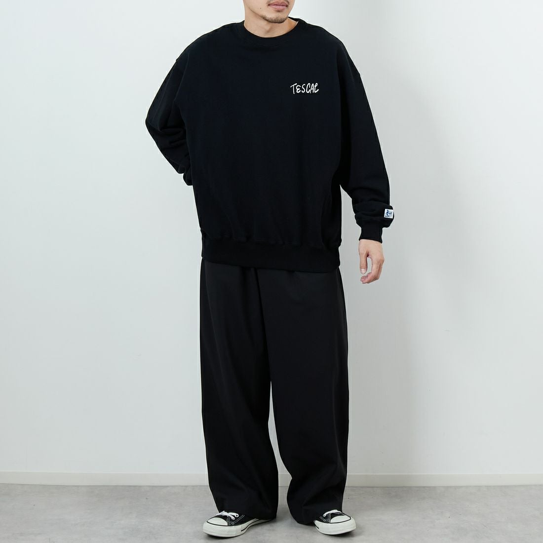 The Endless Summer [エンドレスサマー] 別注 手描き風BUHI バックプリントスウェット [FH-25774500-JF] BLACK &&モデル身長：168cm 着用サイズ：L&&