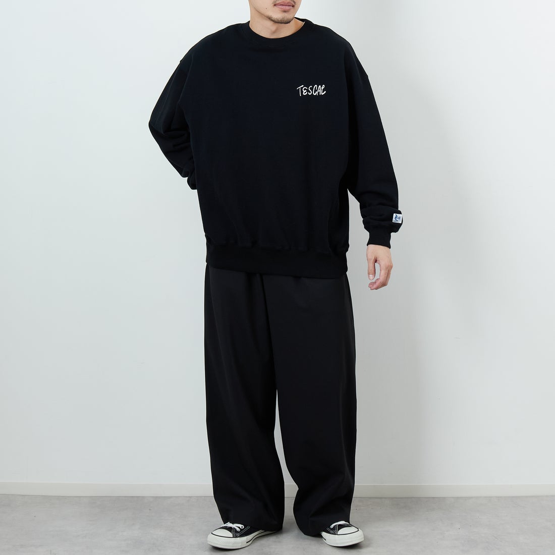 The Endless Summer [エンドレスサマー] 別注 手描き風BUHI バックプリントスウェット [FH-25774500-JF] BLACK &&モデル身長：168cm 着用サイズ：L&&