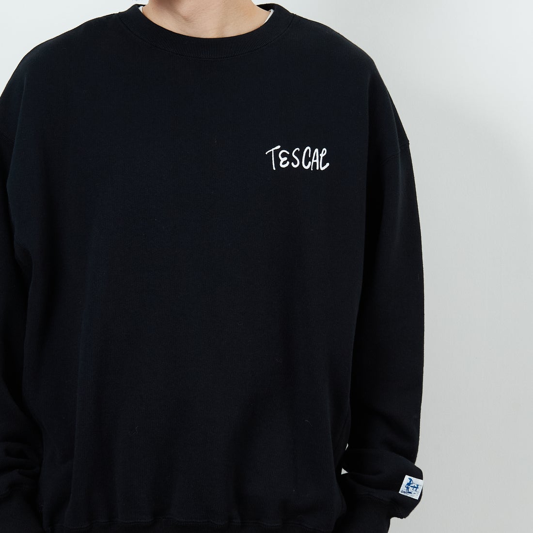 The Endless Summer [エンドレスサマー] 別注 手描き風BUHI バックプリントスウェット [FH-25774500-JF] BLACK &&モデル身長：168cm 着用サイズ：L&&