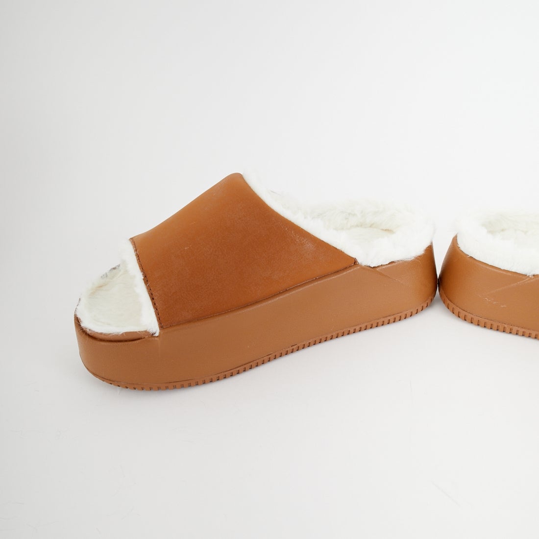 NIKE [ナイキ] カームエレベーションファー スライドサンダル [HV8560] 200 LT BRI