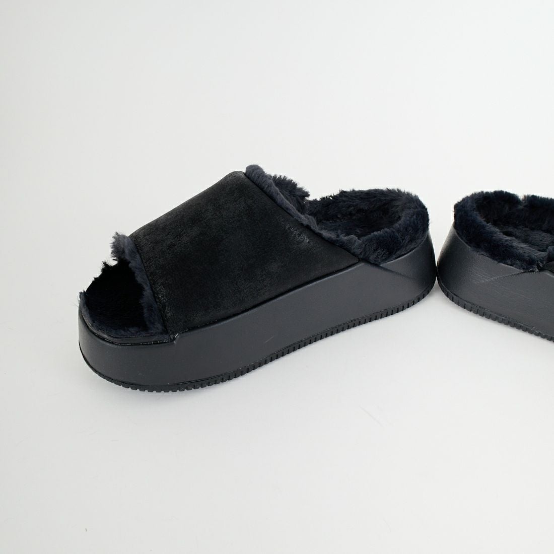 NIKE [ナイキ] カームエレベーションファー スライドサンダル [HV8560] 001 BLACK