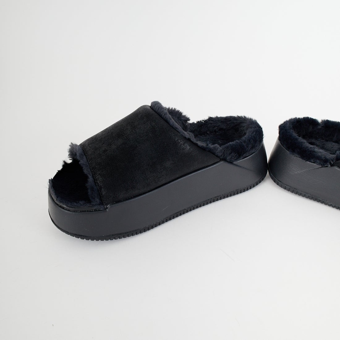 NIKE [ナイキ] カームエレベーションファー スライドサンダル [HV8560] 001 BLACK