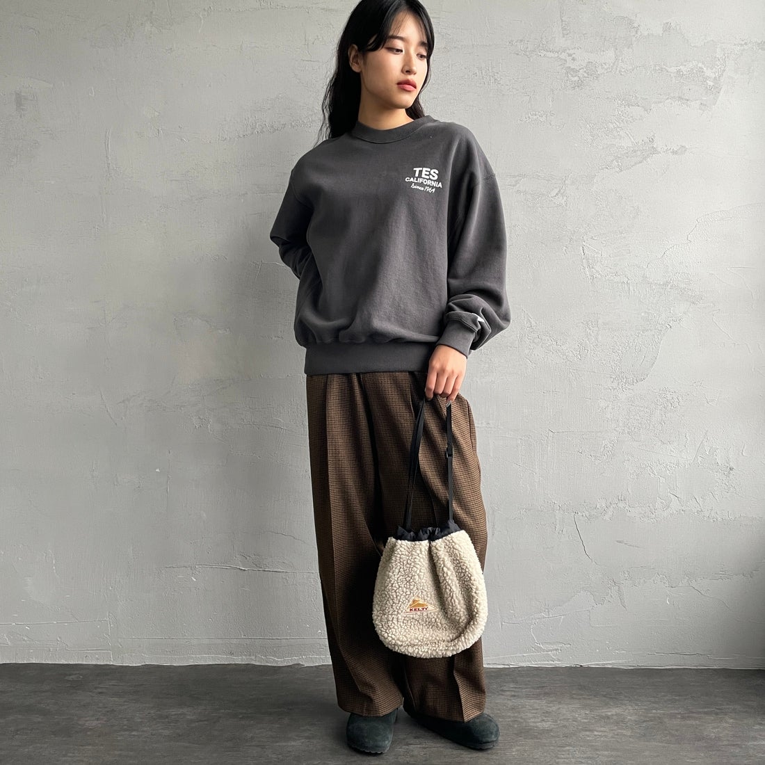 The Endless Summer [エンドレスサマー] 別注 BUHIダック バックプリントスウェット [FH-25774501-JF] &&モデル身長：162cm 着用サイズ：&&