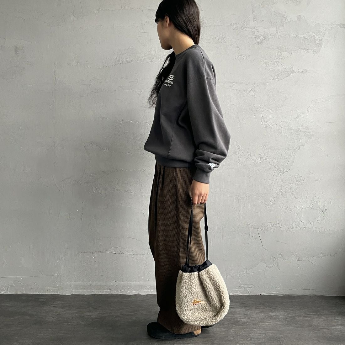 The Endless Summer [エンドレスサマー] 別注 BUHIダック バックプリントスウェット [FH-25774501-JF] &&モデル身長：162cm 着用サイズ：&&