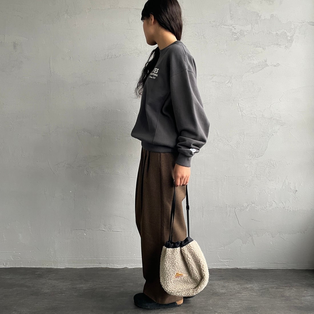 The Endless Summer [エンドレスサマー] 別注 BUHIダック バックプリントスウェット [FH-25774501-JF] &&モデル身長：162cm 着用サイズ：&&