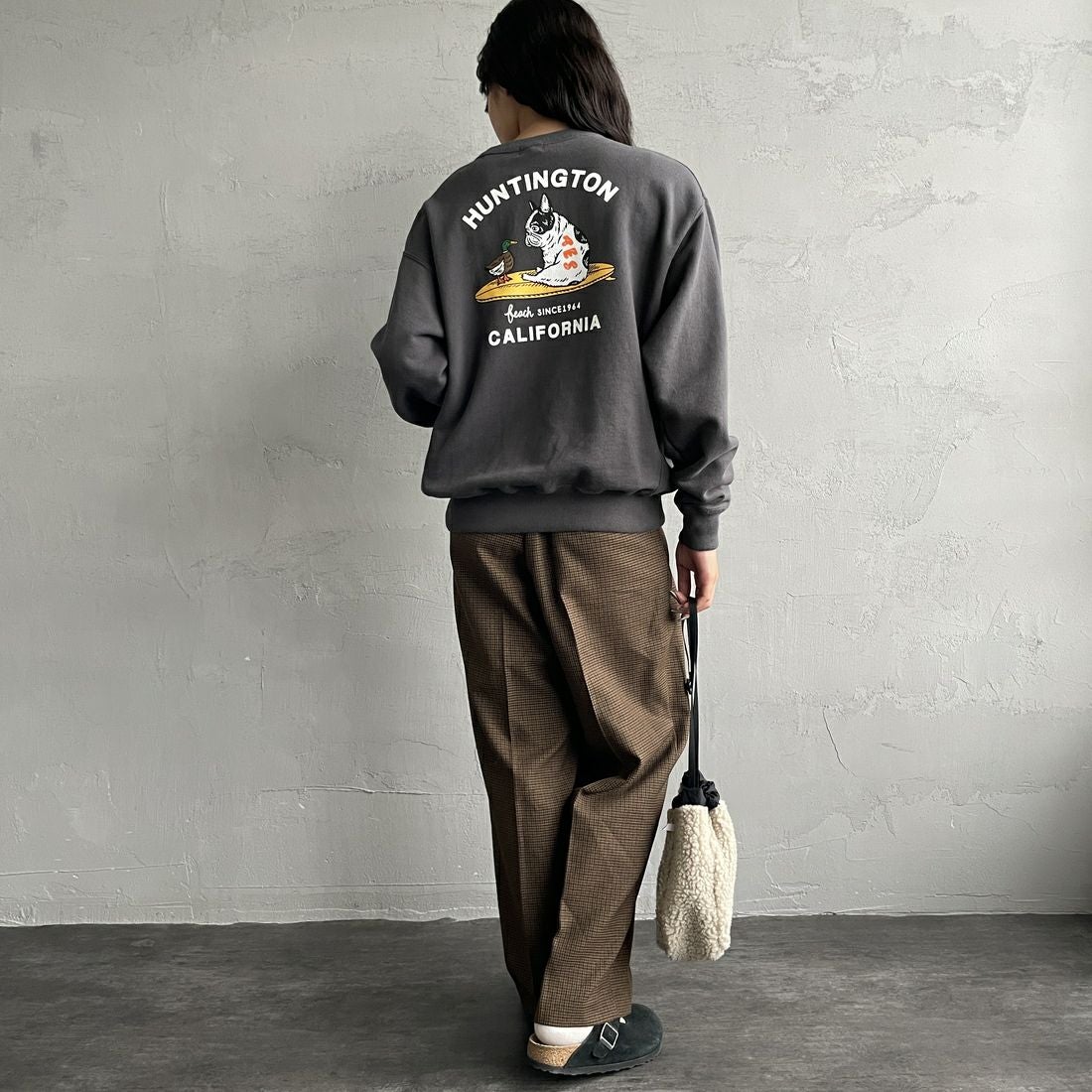 The Endless Summer [エンドレスサマー] 別注 BUHIダック バックプリントスウェット [FH-25774501-JF] &&モデル身長：162cm 着用サイズ：&&