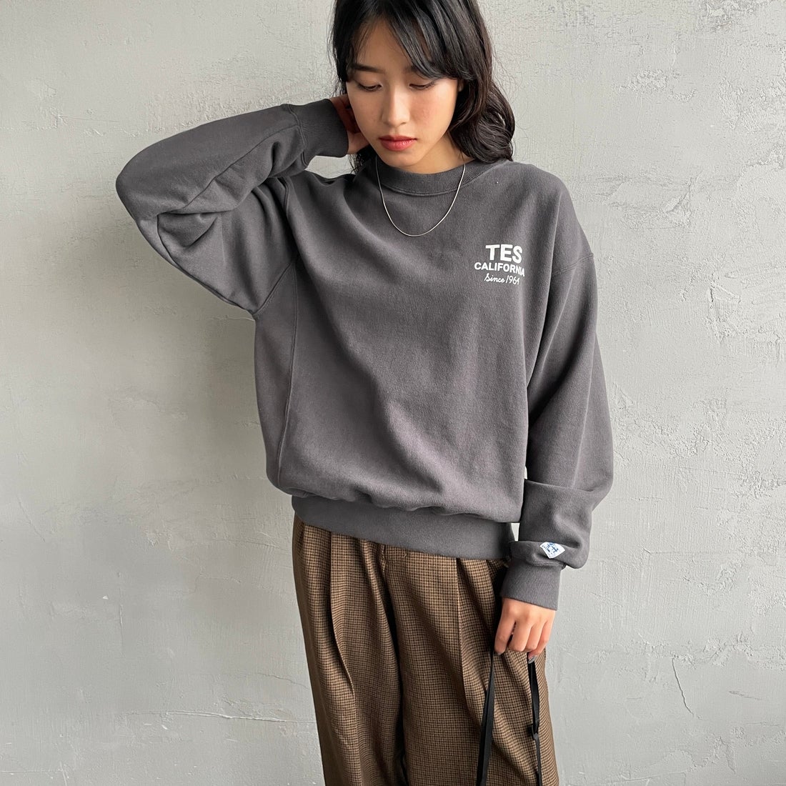 The Endless Summer [エンドレスサマー] 別注 BUHIダック バックプリントスウェット [FH-25774501-JF] &&モデル身長：162cm 着用サイズ：&&