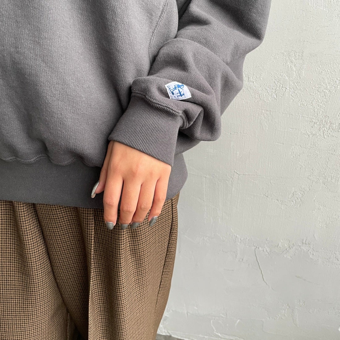 The Endless Summer [エンドレスサマー] 別注 BUHIダック バックプリントスウェット [FH-25774501-JF] &&モデル身長：162cm 着用サイズ：&&