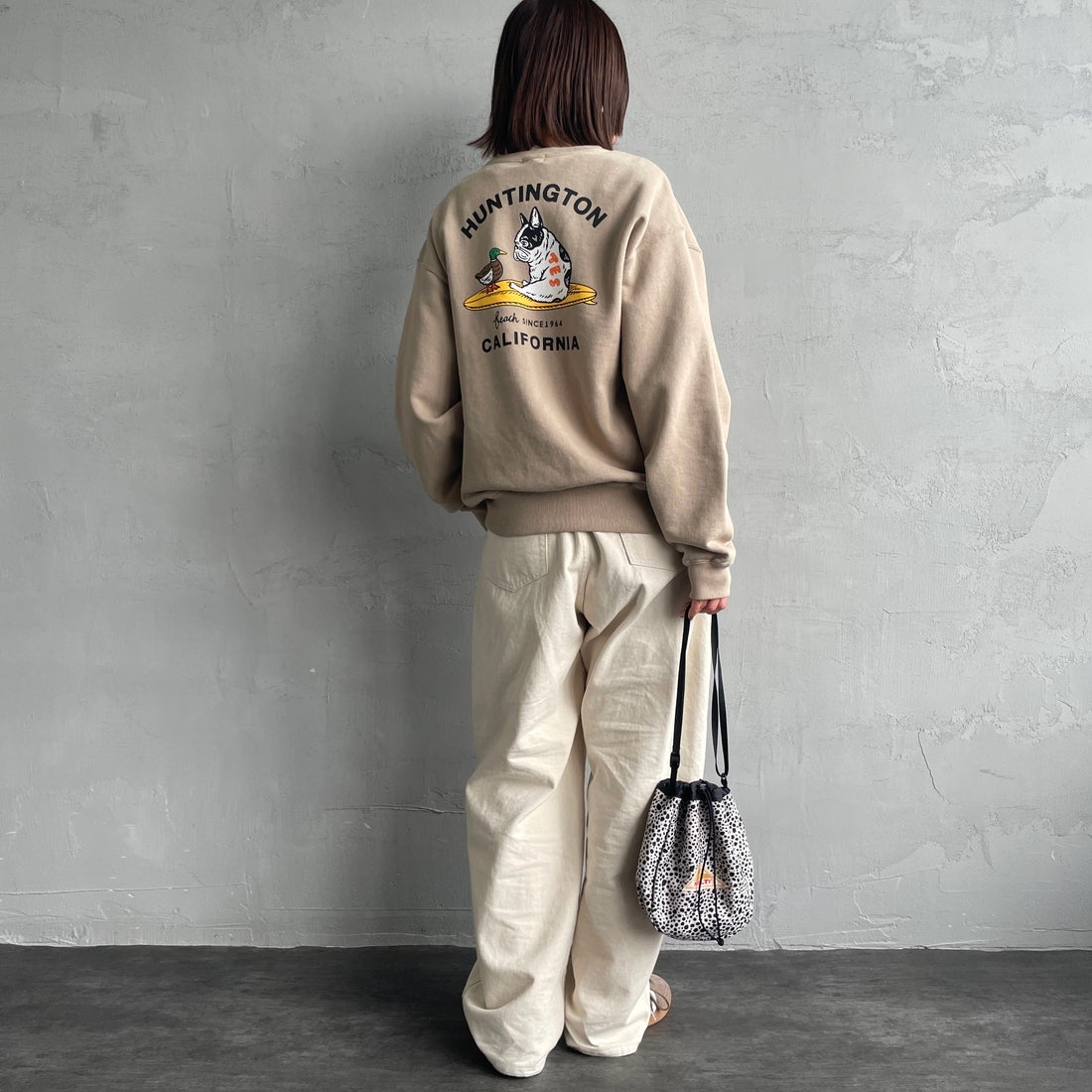 The Endless Summer [エンドレスサマー] 別注 BUHIダック バックプリントスウェット [FH-25774501-JF] &&モデル身長：159cm 着用サイズ：&&