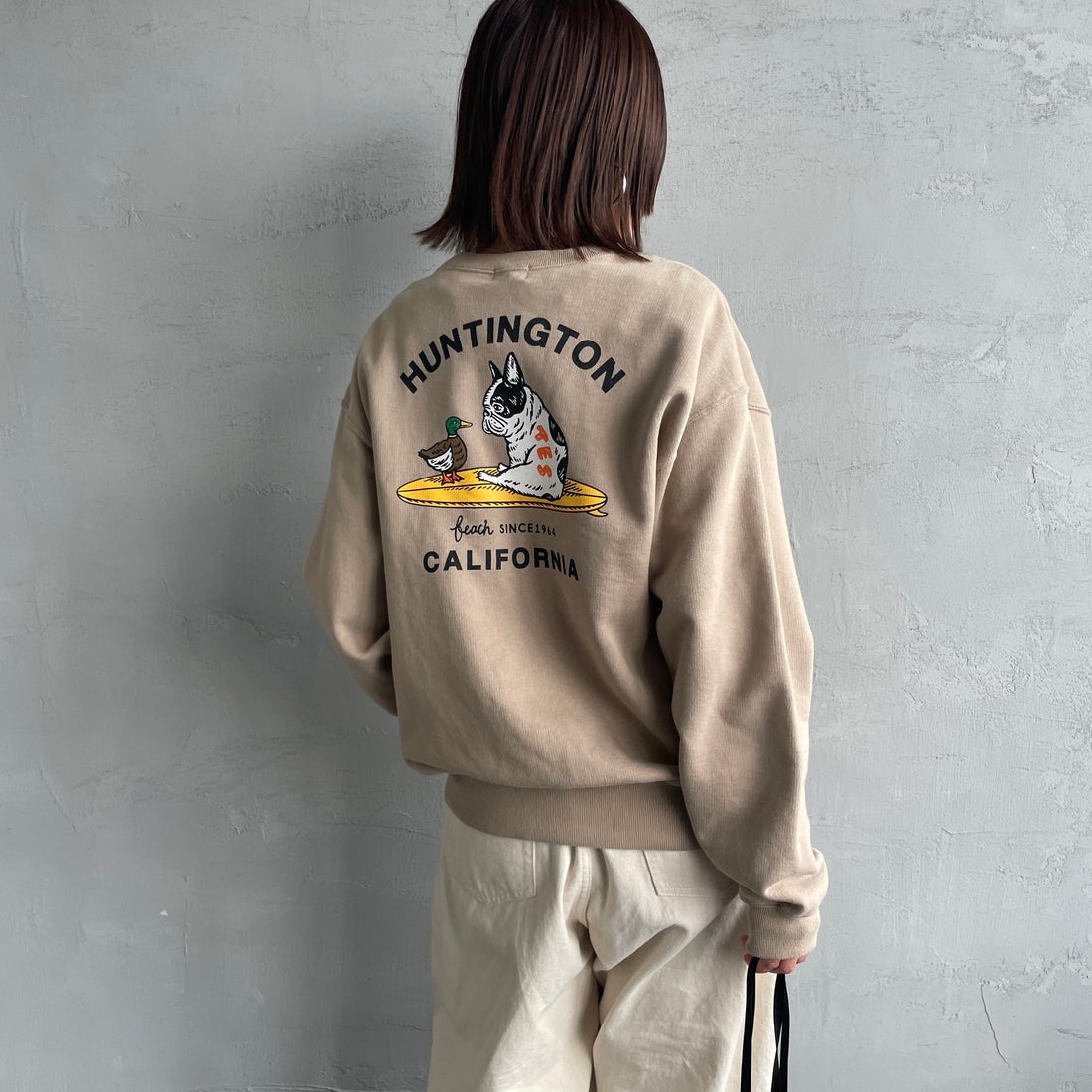 The Endless Summer [エンドレスサマー] 別注 BUHIダック バックプリントスウェット [FH-25774501-JF] &&モデル身長：159cm 着用サイズ：&&