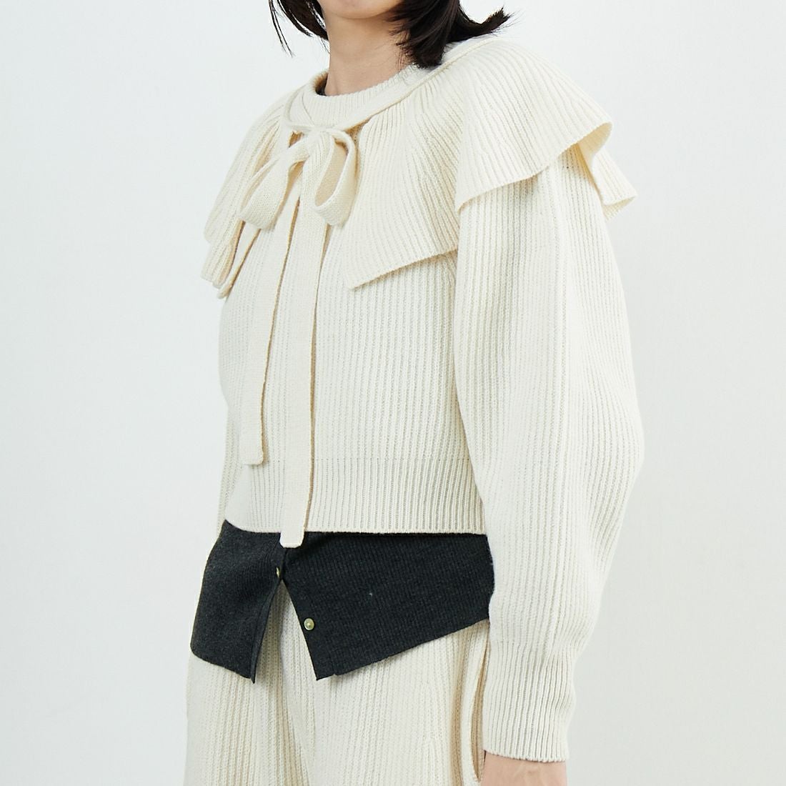 UNFIL [アンフィル] ウーレンコットン&EXファインラムウール リブニットフリルカラー [WVFL-UW125] OFF WHITE &&モデル身長：162cm 着用サイズ：1&&